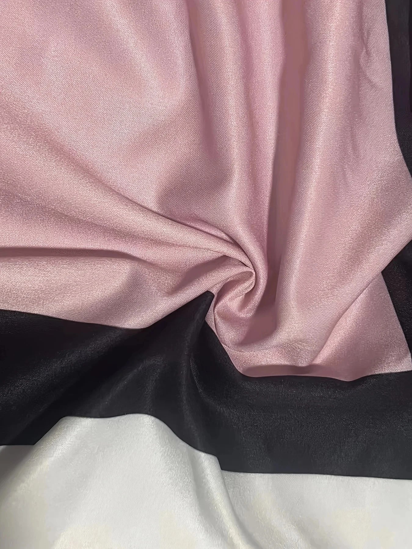 Robe Élégante à Boutons avec Finitions Raffinées