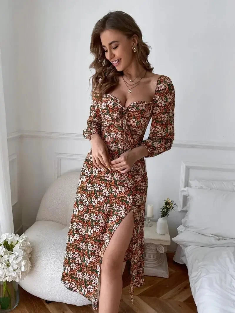 Robe à Fleurs avec Détail en Forme de Cœur
