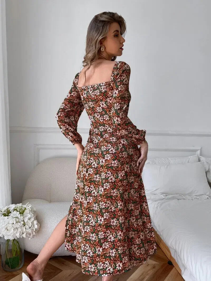 Robe à Fleurs avec Détail en Forme de Cœur