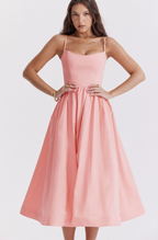 Robe Midi Chic avec Détails de Lacer au Dos