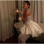 Robe Structurée au Design Corseté