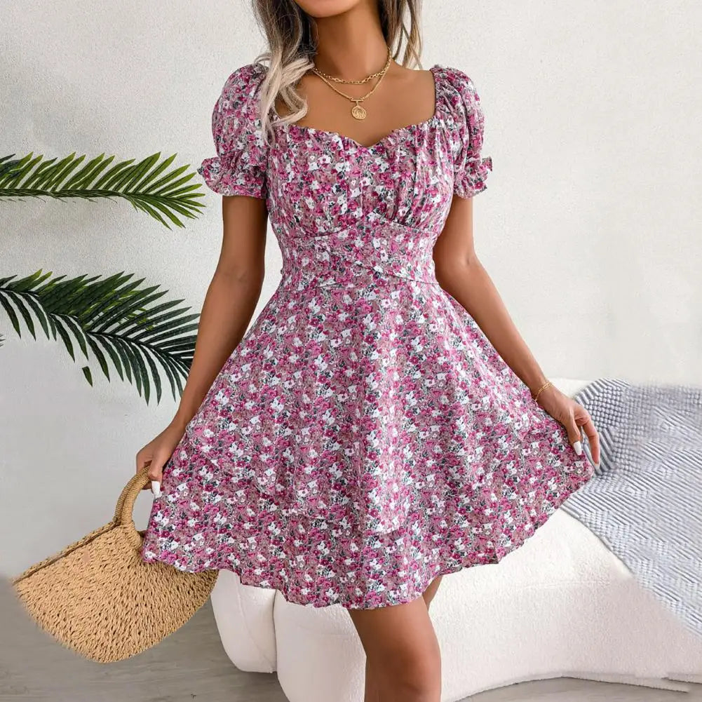 Robe à Fleurs avec Col Carré et Manches Bouffantes