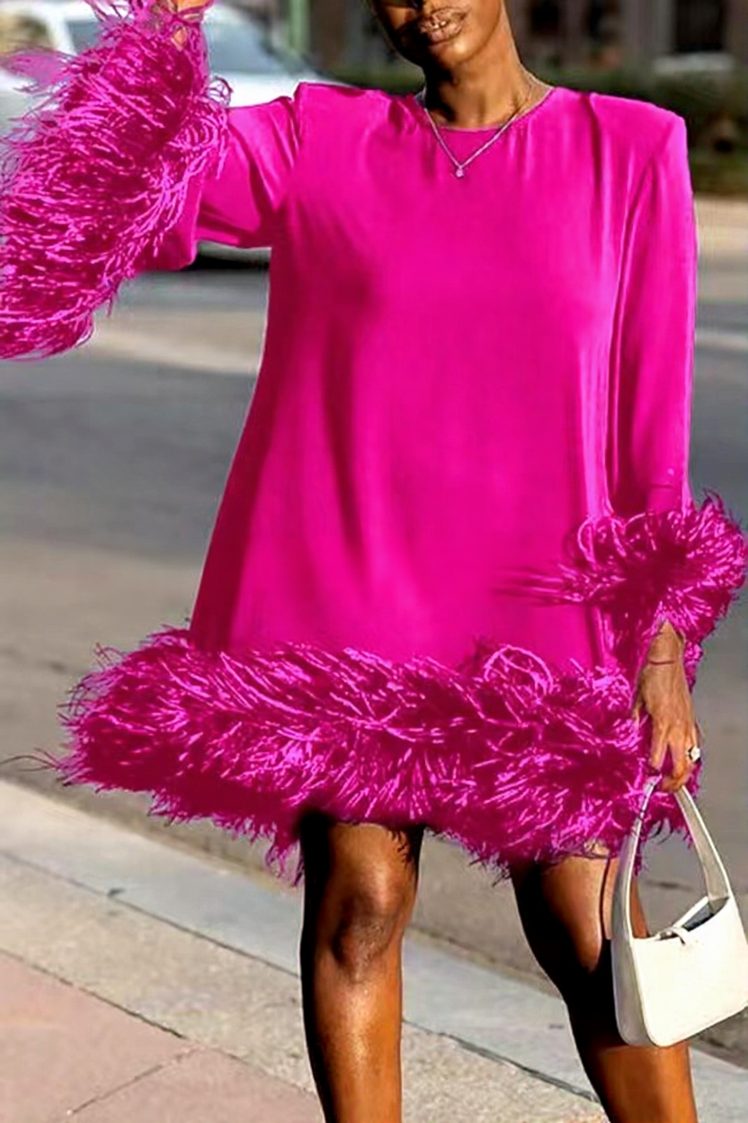 Mini Robe Asymétrique à Une Épaule avec Détails en Plumes