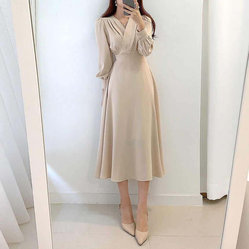 Robe Évasée Chic avec Décolleté en V et Manches Bouffantes