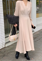 Robe Évasée Chic avec Décolleté en V et Manches Bouffantes